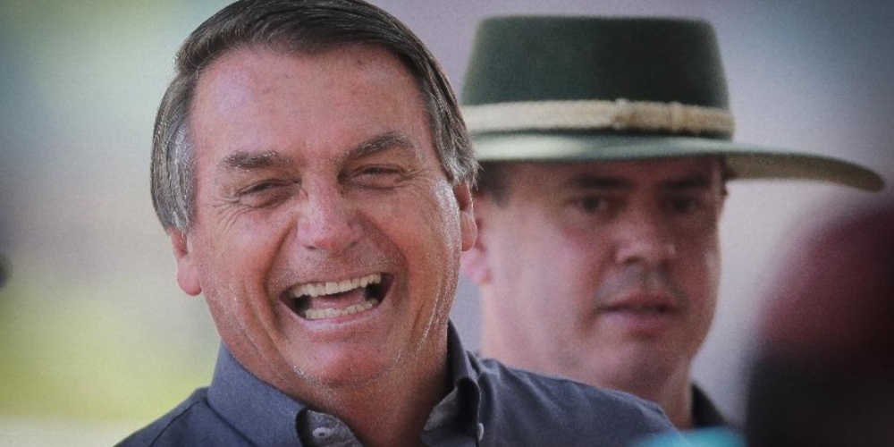 SURTO: Bolsonaro faz piada homofóbica no MA: ‘virei boiola, igual maranhense’